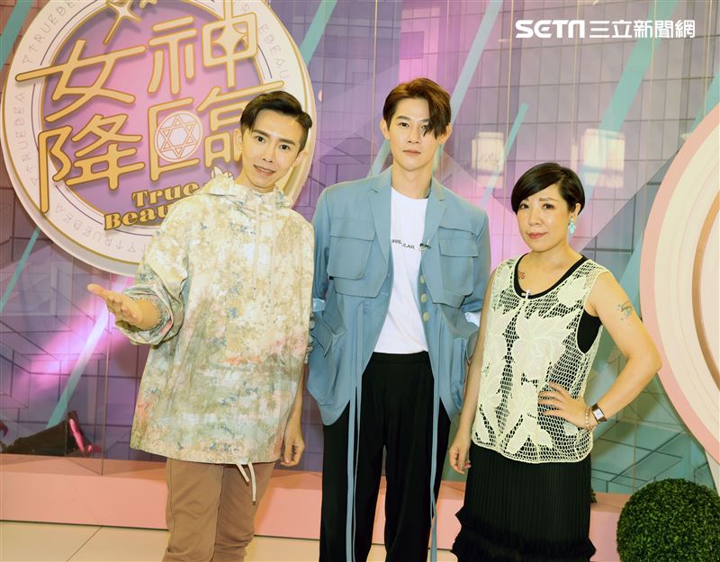 女神降臨節目的主持人夏和熙（中）老師凱鈞老師（左）觀玲老師（右）。（記者邱榮吉/攝影）