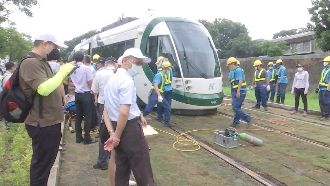 高雄輕軌突脫軌　苦戰7小時恢復通車