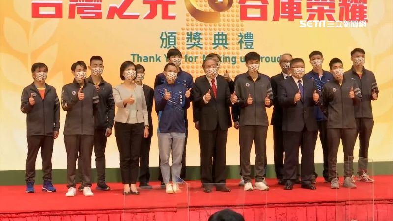 林昀儒替新卡站台　靦腆省話逗樂全場