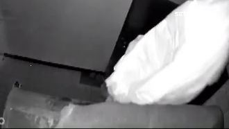家遭小偷！屋主調監視器驚見「阿飄」