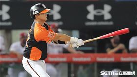▲統一獅一壘手吳桀睿敲出超前比數安打。（圖／記者劉彥池攝影）