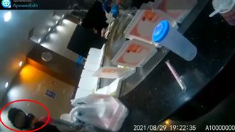 不爽等餐久候　外送員怒槓鐵板燒店員
