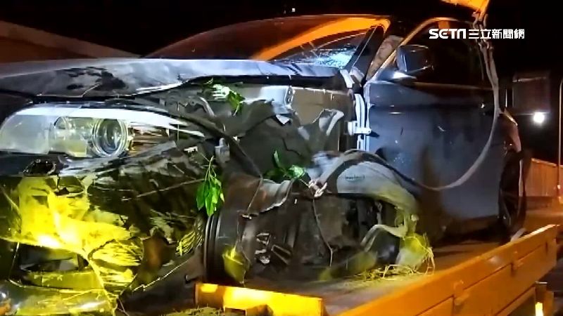 駕駛自撞竟棄車逃逸　友人心急找嘸人