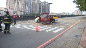 開學校門撞0800(DL)