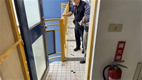 兇殺,出租套房,打電動,吵雜