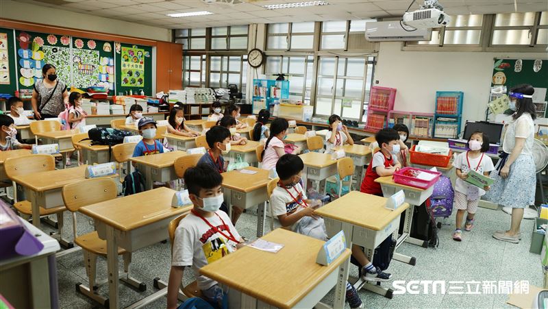 曬小一生開學用品　網嘆：負重訓練？