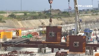 三航廈首支鋼柱組立機電工程接續進場