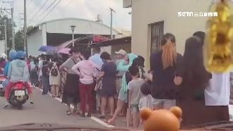 鞋廠特賣　排隊人潮遭批「防疫鬆懈」