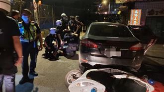 吸膠男偷車又撞警　警連轟15槍逮人