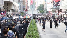 港泛民7人涉反送中活動被判入獄香港7名泛民人士因為前年10月20日組織「反送中」集會遊行，1日被判處入獄11個月至16個月不等；圖為當天大批示威者占據尖沙咀彌敦道。（資料圖片）中央社記者張謙香港攝  110年9月1日
