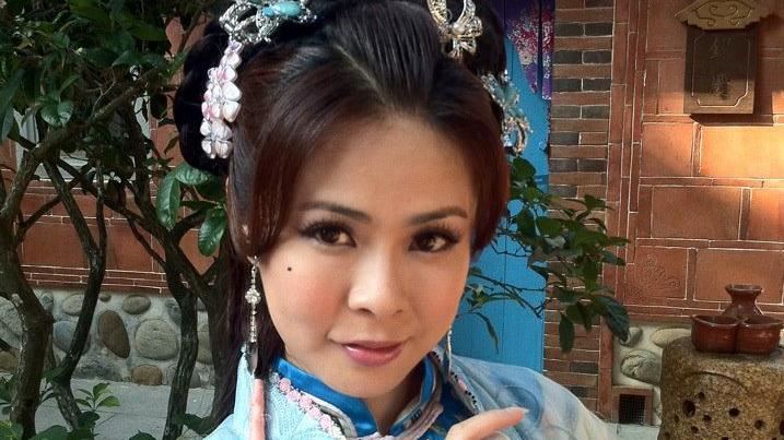 演冤魂被附身？女星浴室哭喝蓮蓬頭水