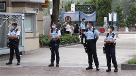 六四32週年  港警封鎖維園戒備（1）香港警方4日下午2時起封鎖港島維多利亞公園，以防有人違反禁令，進入維園參與悼念「六四事件」死難者的燭光晚會。中央社記者張謙香港攝  110年6月4日