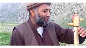 在美軍完全撤離，並由塔利班接管阿富汗後，許多人擔心在阿富汗從事文化藝術的工作者們會開始受到打壓，結果馬上傳來不幸事件，著名的阿富汗民謠歌曲家Fawad Andarabi傳出遭到殺害。