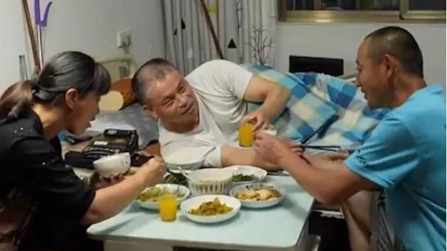 人妻帶癱瘓尪改嫁　一家三口現況曝光