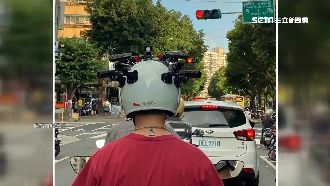 安全帽黏滿記錄器　技師：一台就夠