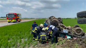 嘉義大小貨車互撞　衝田裡妻死夫重傷