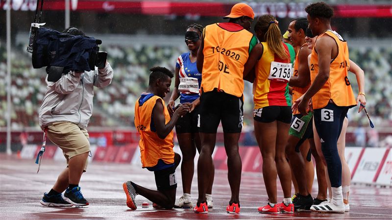 領跑員突求婚　視障女將遭淘汰反笑了