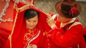 ▲放下舊愛，珍惜眼前，才能成就美好的婚姻。（示意圖／翻攝自百度百科）