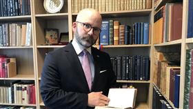 歐洲議員魏莫斯籲歐盟邀訪台灣領導人歐洲議會外交委員會9月1日通過「歐盟–台灣政治關係與合作」報告，報告負責人歐洲議員魏莫斯9月2日受訪進一步呼籲歐盟邀請台灣領導人赴歐洲訪問。中央社記者唐佩君布魯塞爾攝 110年9月3日