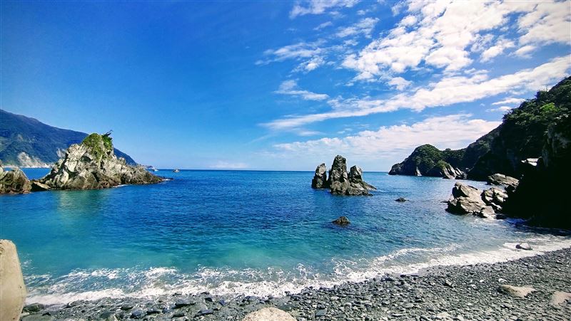 宜蘭縣東澳粉「粉鳥林」海灘秘境昨天(26日)發生死亡案。(示意圖/翻攝畫面)