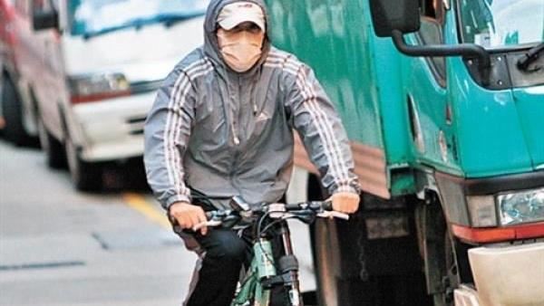 他從影40年身家百億…靠自行車代步