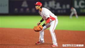 ▲味全龍一壘手董秉軒。（圖／記者劉彥池攝影）