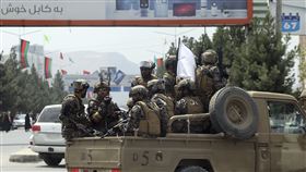 最後據點失守 傳塔利班部隊已完全掌控阿富汗（圖／美聯社／達志影像）