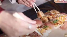 親身實驗女體盛！長髮妹「裸當壽司盤」狂抖　網驚：玩好大（圖／翻攝自超直白YouTube）