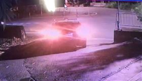 女遭馬桶割傷噴血　警開道當救護車送（圖／翻攝畫面）