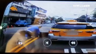 貨車轉彎未禮讓　高中生飛撲小黃