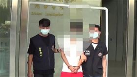 余男在臉書嗆聲開啟萬華大戰，又上傳多張毒品及槍枝照片。（圖／翻攝畫面）