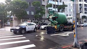 北市楊男駕駛混凝預拌車不慎輾斃女行人。（圖／翻攝畫面）