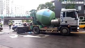 北市楊男駕駛混凝預拌車不慎輾斃女行人。（圖／翻攝畫面）