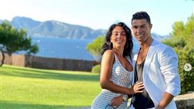 C羅與女友喬治娜。（圖／翻攝自IG）