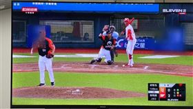 Eleven Sports轉播將球員馬賽克。（圖／翻攝轉播畫面）