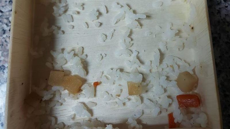 木盒便當黏飯粒超難挖　網曝正確吃法