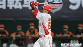 ▲味全龍一壘手董秉軒。（圖／記者劉彥池攝影）
