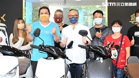 ▲Ionex瀚陽門市湧現許多車主申辦尊榮換電服務。（圖／鍾釗榛攝影）