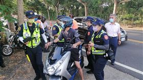 警方加強取締彰139縣道重機違規彰139縣道交通違規主要是超速行駛及跨越雙黃線違規駛入來車道，也有重機騎士改裝機車，彰化縣警察局彰化分局會同公路監理機關，4日在彰139縣道進行聯合稽查專案，一天取締改裝車體35件，無照駕駛9件。（翻攝照片）中央社記者吳哲豪傳真  110年9月5日