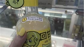 去網紅店買奶茶　店員拿錯「拿成道具」！顧客喝完洗胃 圖／翻攝自微博