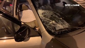 馬路過一半轉紅燈！醉漢當場遭撞飛