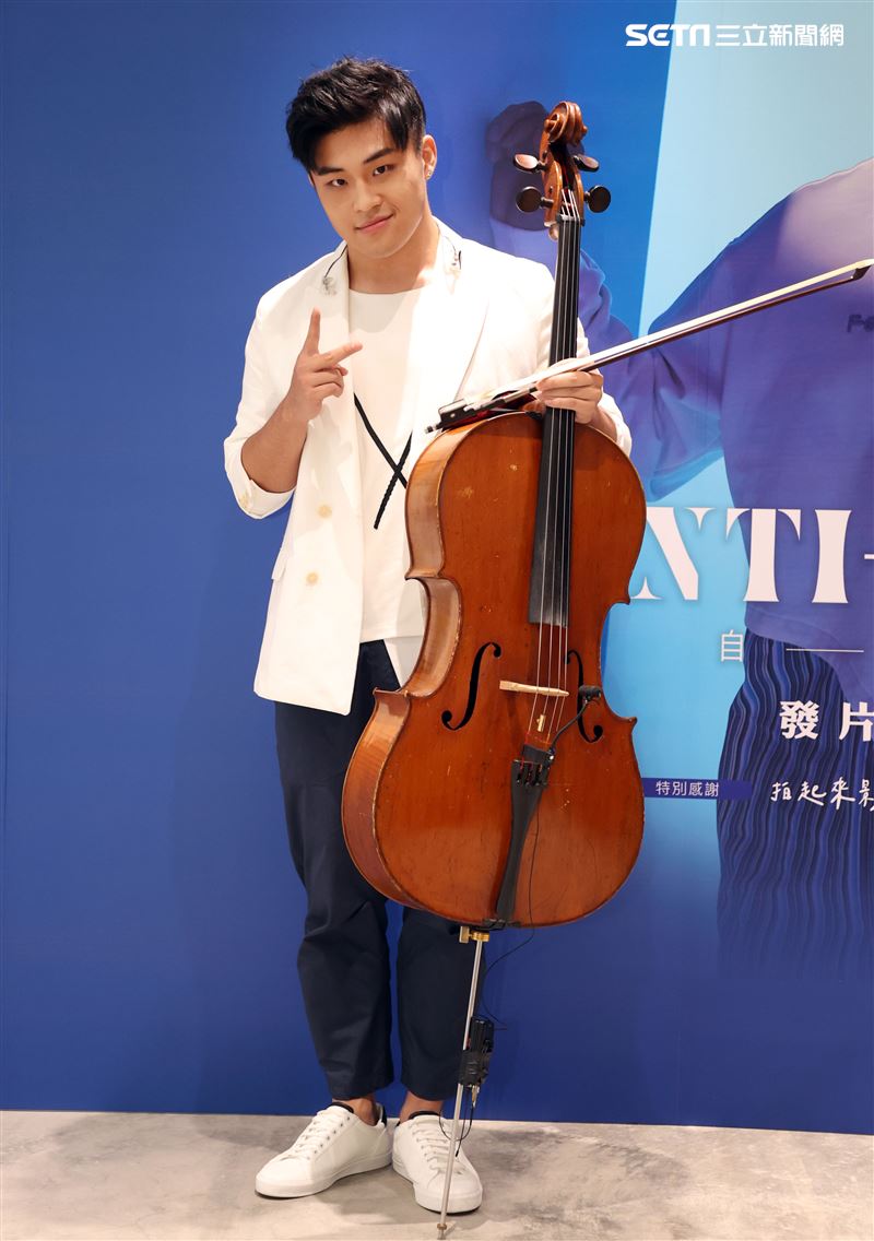 劉昊首張創作專輯「自定義「」發片記者會。（圖/記者邱榮吉攝影）