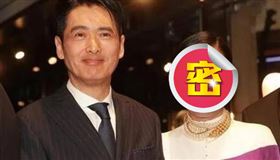 周潤發與妻子陳薈蓮。（圖／翻攝自微博）