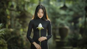 地窖,校花,未婚懷孕,傳統,重男輕女