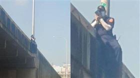 民眾拍到一名員警在取締超速時，跨坐在1層樓高的外側護欄，相當危險 。（圖／翻攝記者爆料網）