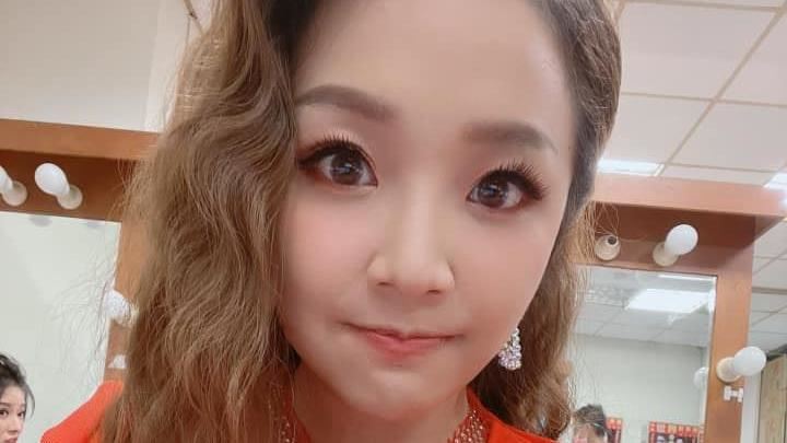 賀一航乾女激露兩粒　三角黑影網全暈