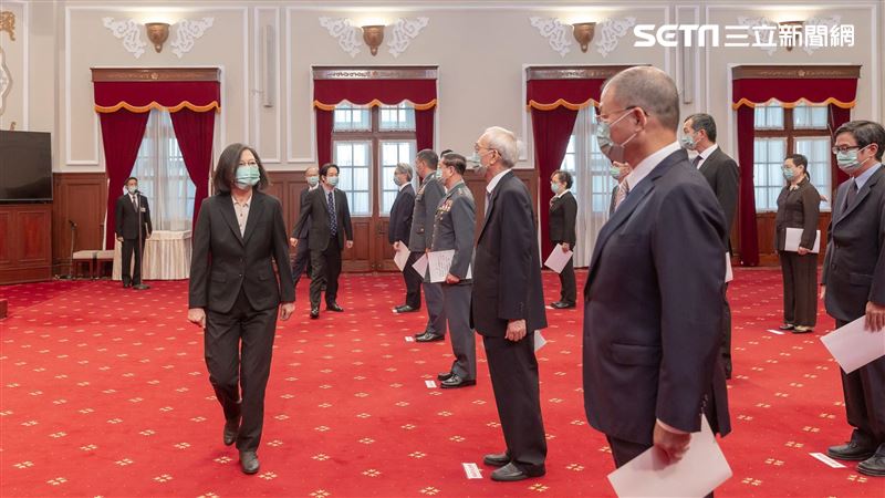 參謀總長、中研院長宣誓　蔡英文監誓