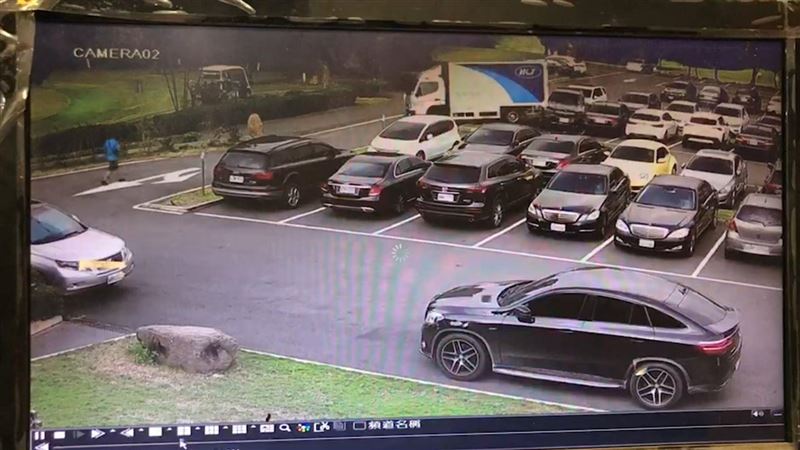 貨車倒退嚕撞雙B　司機絕望影片瘋傳