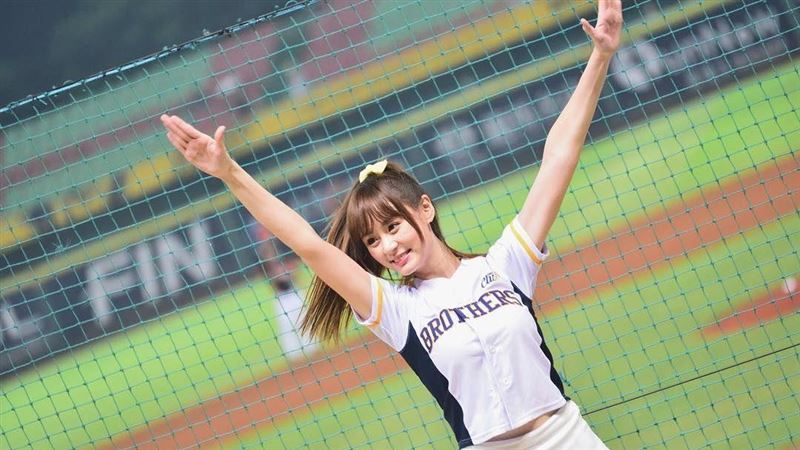 短今曬「娜美胸」　裸背長腿一次放送