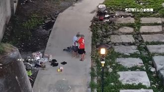 醉男狂踹友倒地濺血　警負傷逮人